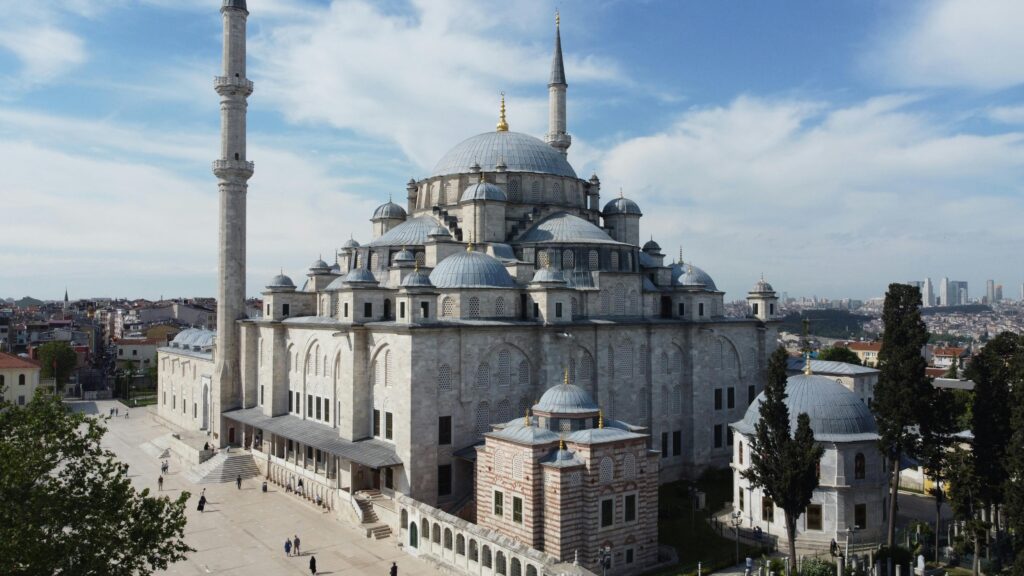 Mosquée Fatih à Istanbul, construite par Mehmet II sur les ruines de l’église des Saints-Apôtres.