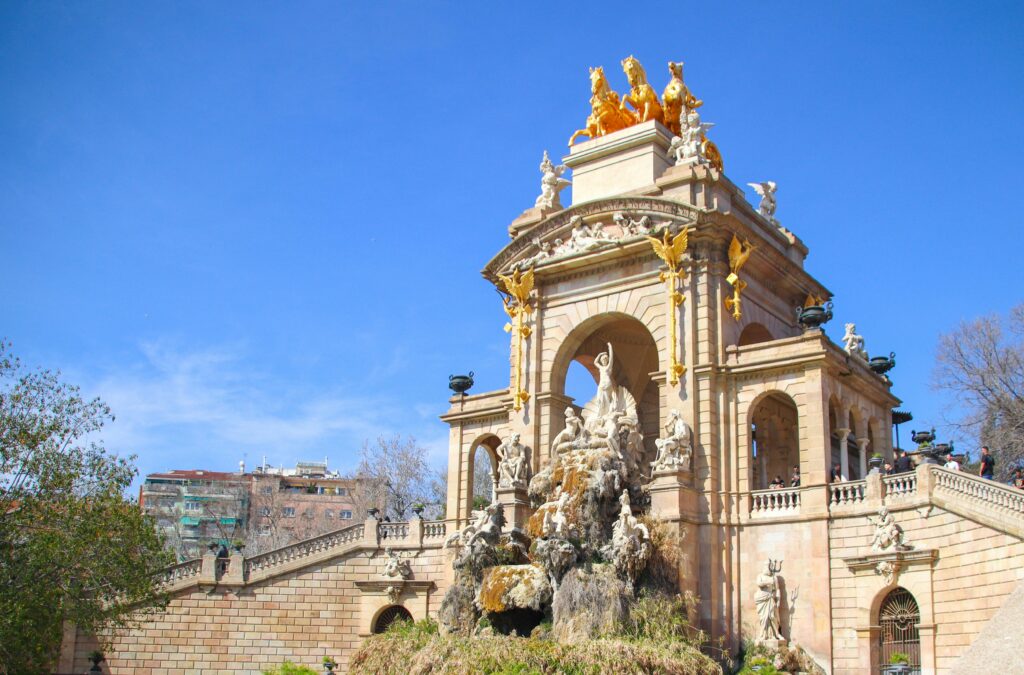 Parc de la Ciutadella à Barcelone, ancien espace militaire transformé en parc public au XIXᵉ siècle.